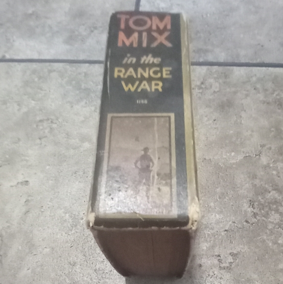 1937 Tom Mix Book - Picture 9 of 14